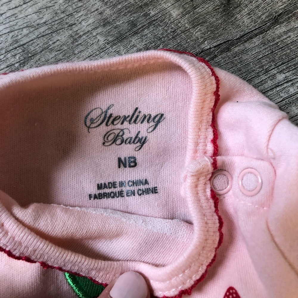 Baby Girl Lot Clothing Set in Pink, Flowers, Strawberries rompers and sleepers - Picture 11 of 14